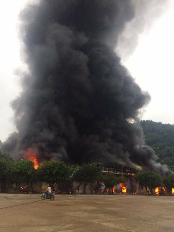 Đám cháy to tại cửa khẩu chợ Tân Thanh - Sài Gòn