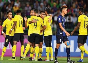 Malaysia giành trọn 3 điểm trong ngày ra quân AFF Cup 2018