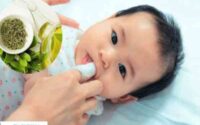 mẹo chữa nấm miệng cho trẻ