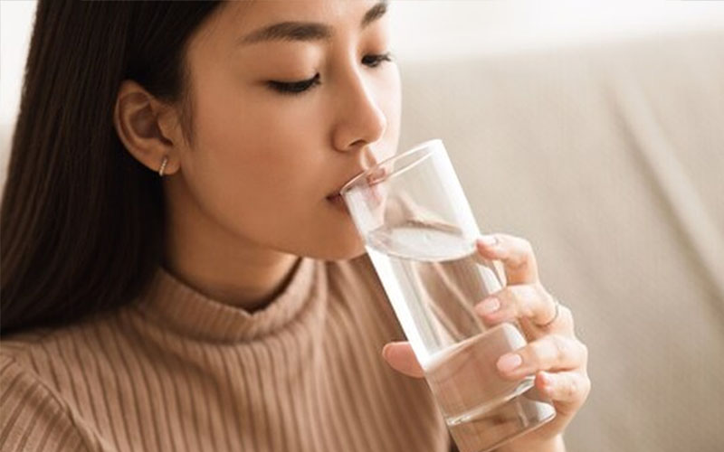 Uống nhiều nước mỗi ngày